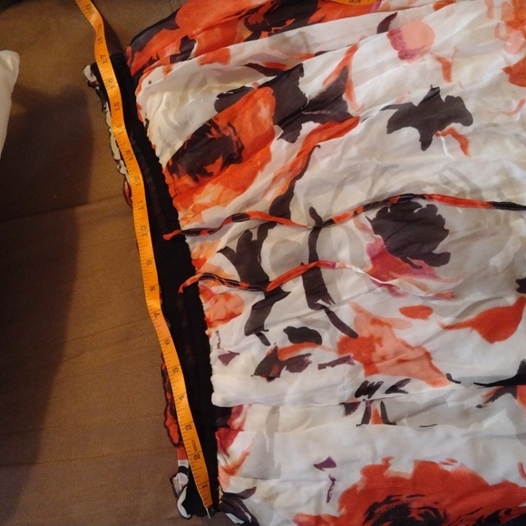 SOLD - LAST CHANCE: HOST PICK: NWOT - HIGH LOW RUFFLED FLORAL SUMMER SKIRT - Picture 5 of 9